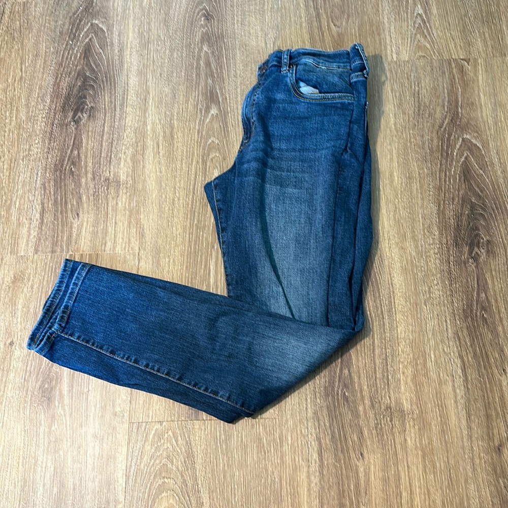 Lucky Brand 32x32 straight jeans